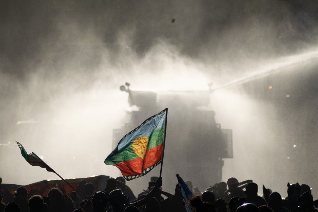 EuropaPress_3481121_bandera_mapuche_recientes_manifestaciones_celebradas_chile_contra_gobierno