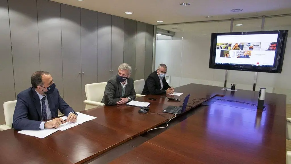 Reuni&oacute;n con representantes do sector do ocio nocturno. (Foto: Xunta da Galiza)