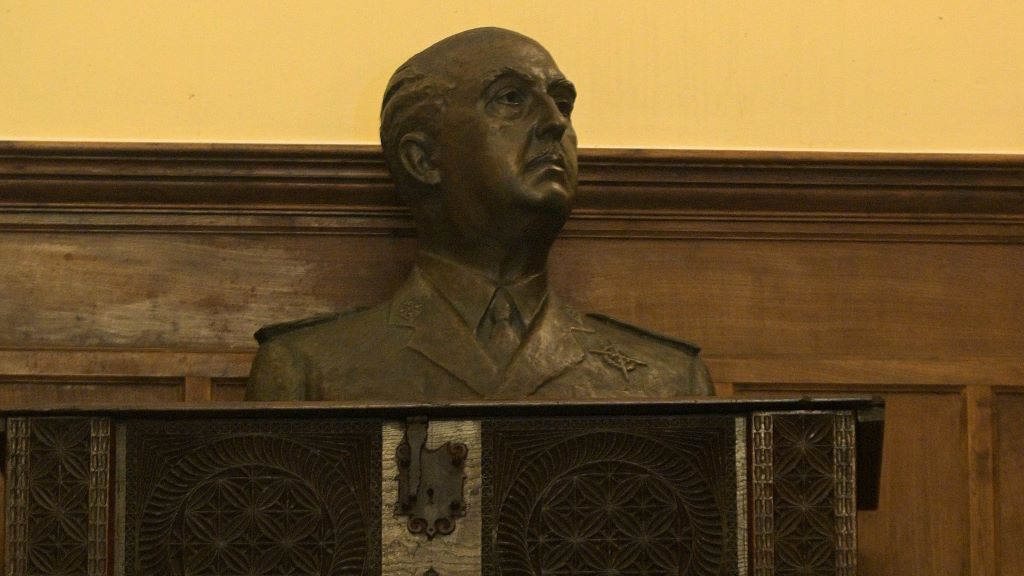 Busto do ditador, que presidiu a entrega de chaves á Avogacía do Estado en Meirás. (Foto: M. Dylan / Europa Press)