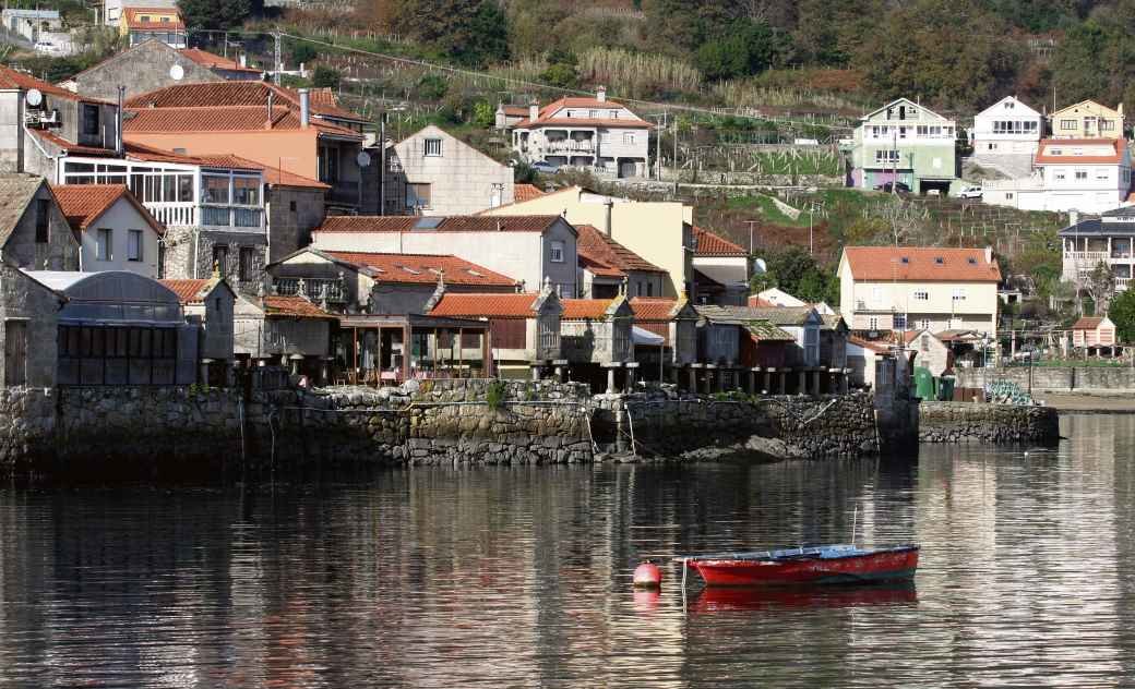 Combarro, unha vila que conserva un dos conxuntos arquitectónicos populares máis interesantes da Galiza