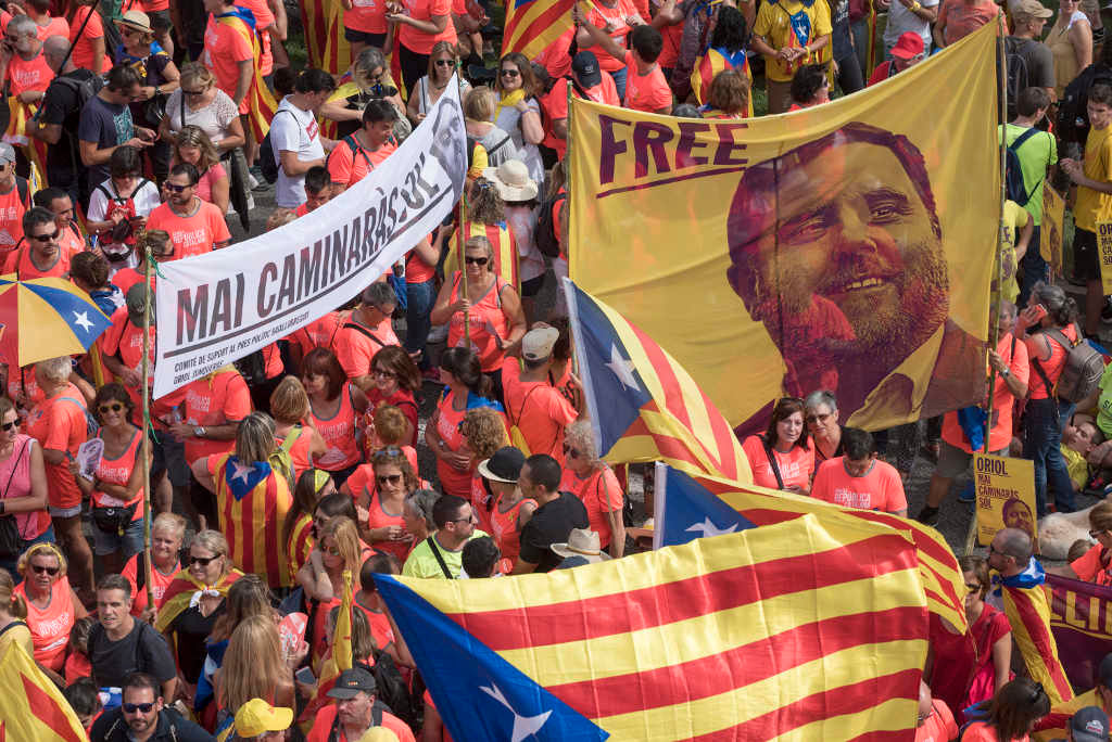 Manifestación en Barcelona en 2018 para pedir a liberación das presas e presos políticos cataláns. (Foto: Ómnium Cultural)