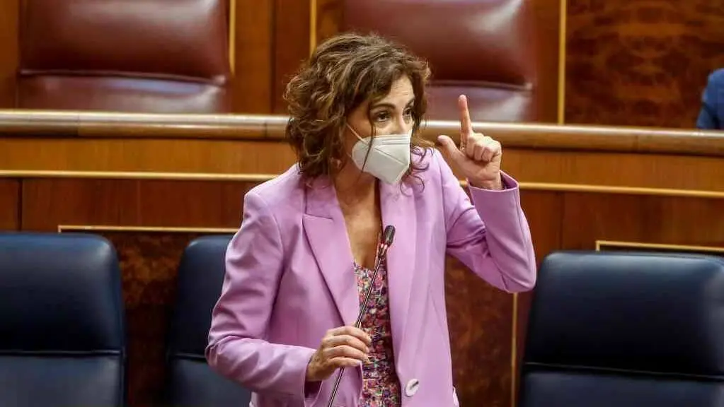 A ministra de Facenda, Mar&iacute;a Jes&uacute;s Montero, advirte dos riscos de deslexitimizar tributos nunha carreira fiscal &aacute; baixa (Foto: R. Rubio POOL / Europa Press).