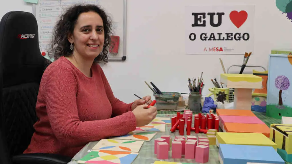 A creadora de Brazolinda, Irimia Fern&aacute;ndez &Aacute;lvarez, no seu obradoiro de xogos (N&oacute;s Diario).