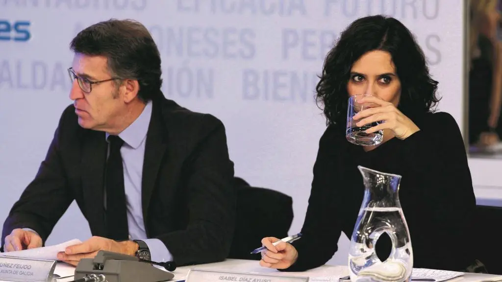 A presidenta da Comunidade de Madrid, Isabel D&iacute;az Ayuso, mais o seu hom&oacute;logo galego, Alberto N&uacute;&ntilde;ez Feixoo. (Foto: Eduardo Parra / Europa Press)