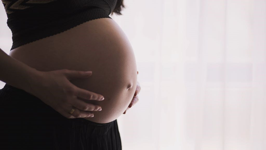 Unha muller embarazada, nunha imaxe de arquivo. (Foto: UGR / Europa Press)