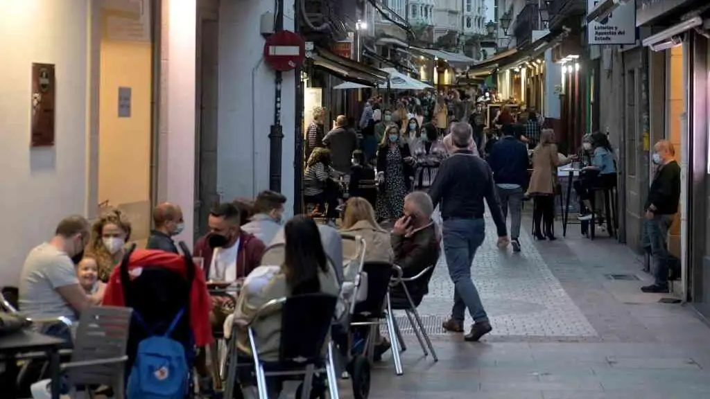 A hostalar&iacute;a pide poder atender a clientela at&eacute; a madrugada para evitar botell&oacute;ns e condutas que po&ntilde;an en risco a sa&uacute;de das persoas (Foto: M.Dylan / Europa Press)