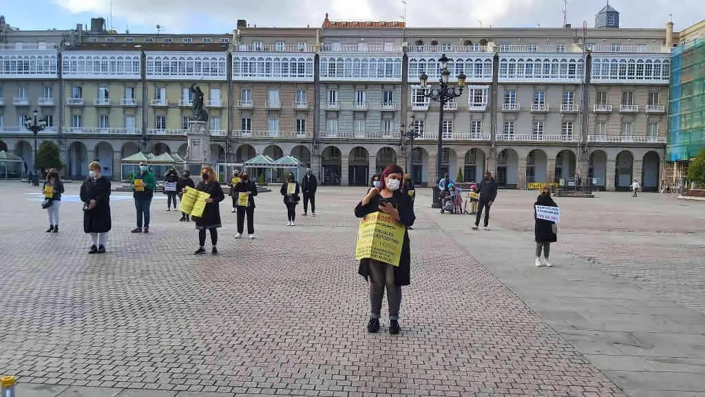 Concentraci&oacute;n do sector gardando todas as medidas sanitarias na praza de Mar&iacute;a Pita, na Coru&ntilde;a (N&oacute;s Diario)