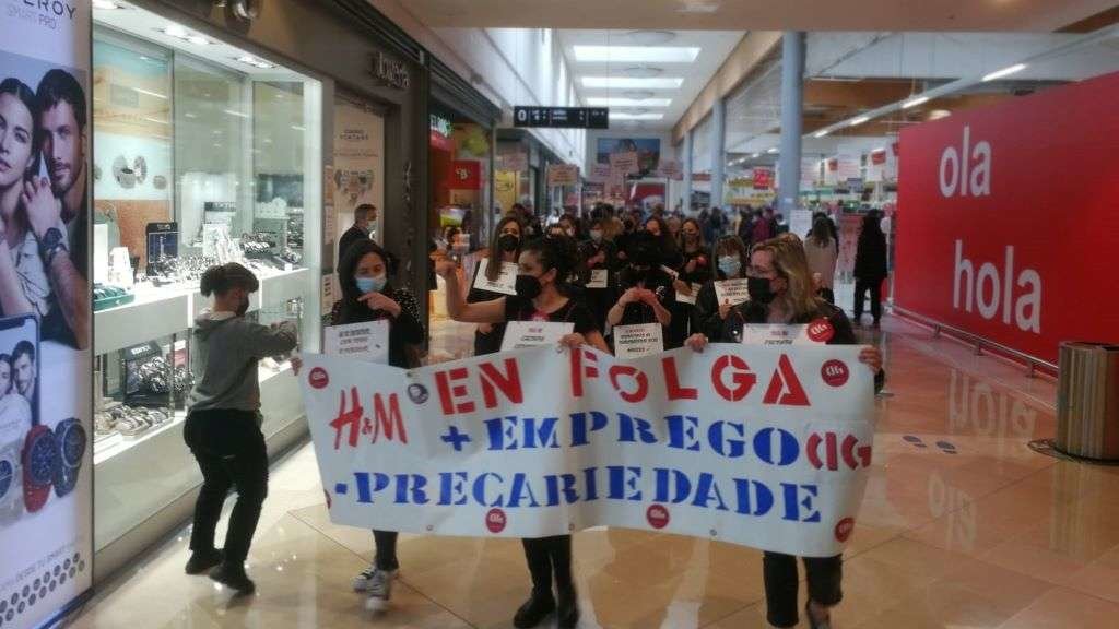 Protesta de persoal de H&M esta semana. (Foto: CIG)