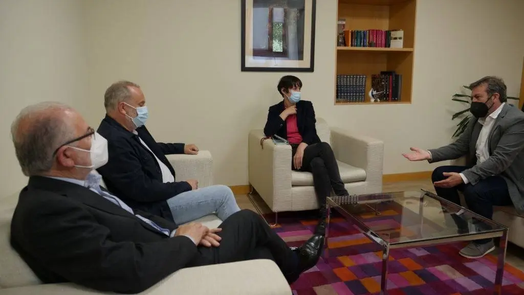 Reuni&oacute;n de Carlos Bab&iacute;o con representantes do Bloque. (Foto: BNG)