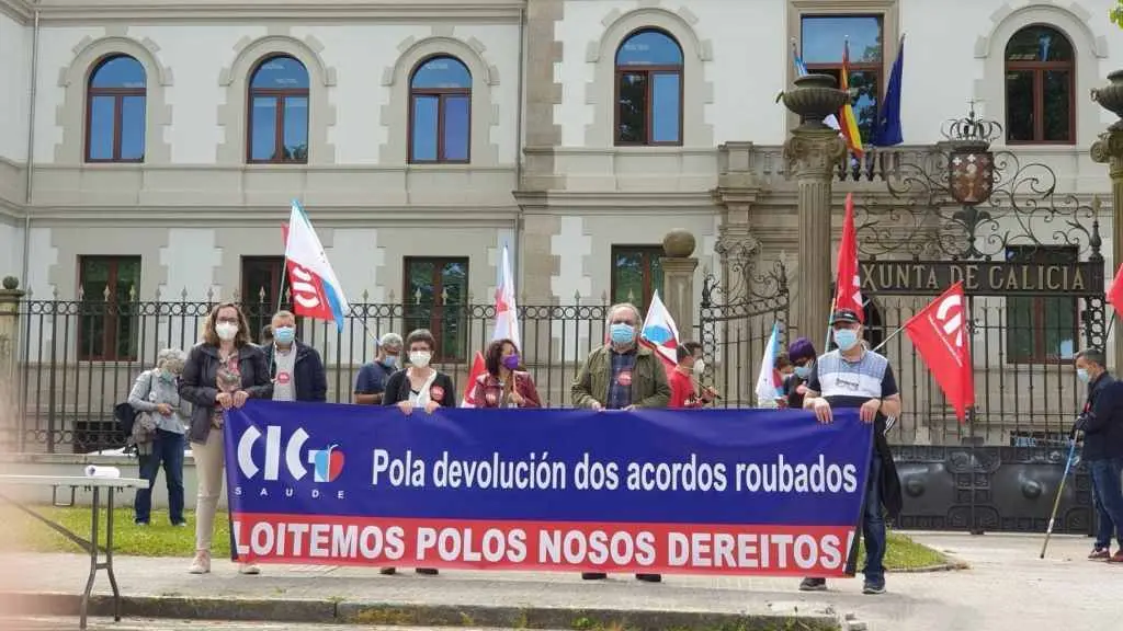 Protesta diante da sede da Xunta. (Foto: CIG) #sanidade #sergas #traballadores #cig #sa&uacute;de #protesta #xunta