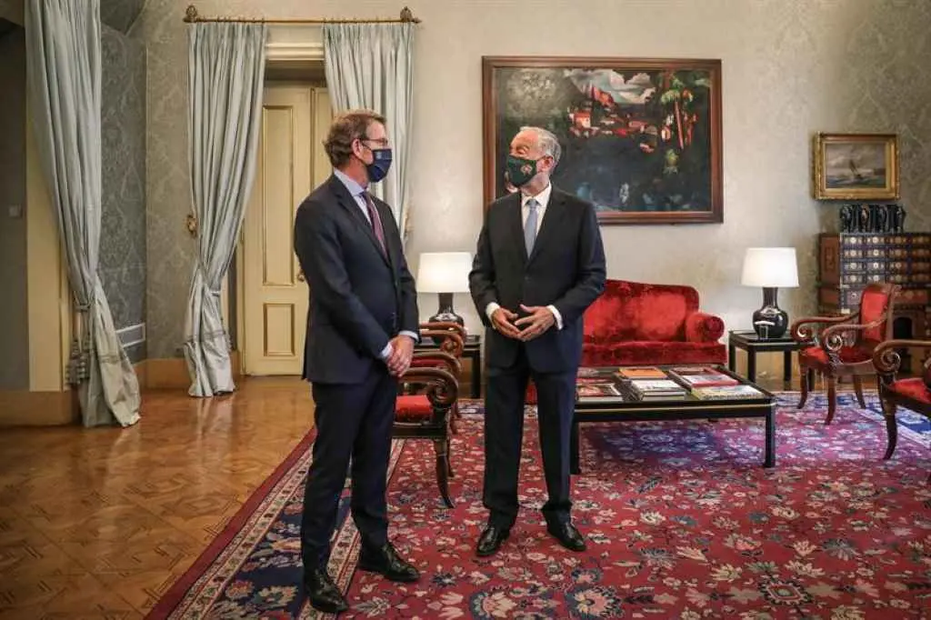 O titular da Xunta, Alberto N&uacute;&ntilde;ez Feixoo, reuniuse onte co presidente portugu&eacute;s, Marcelo Rebelo (Foto: Xunta da Galiza)