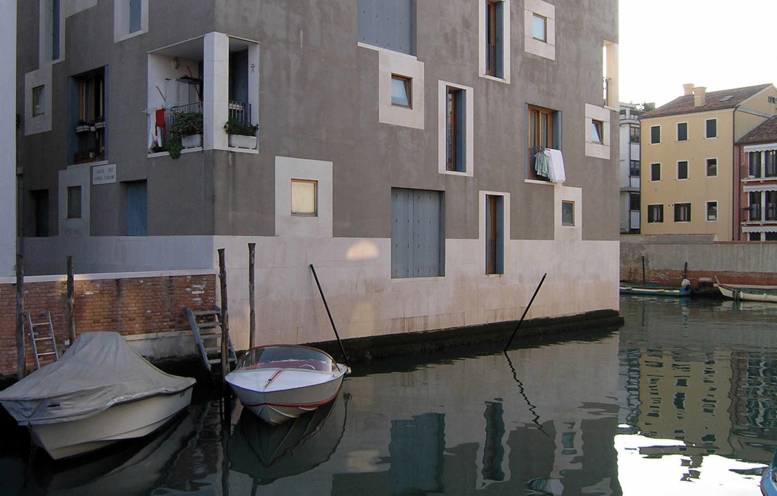 Vivenda social en Venecia, construída nunha antiga zona fabril. (Foto: Seier + Seier)