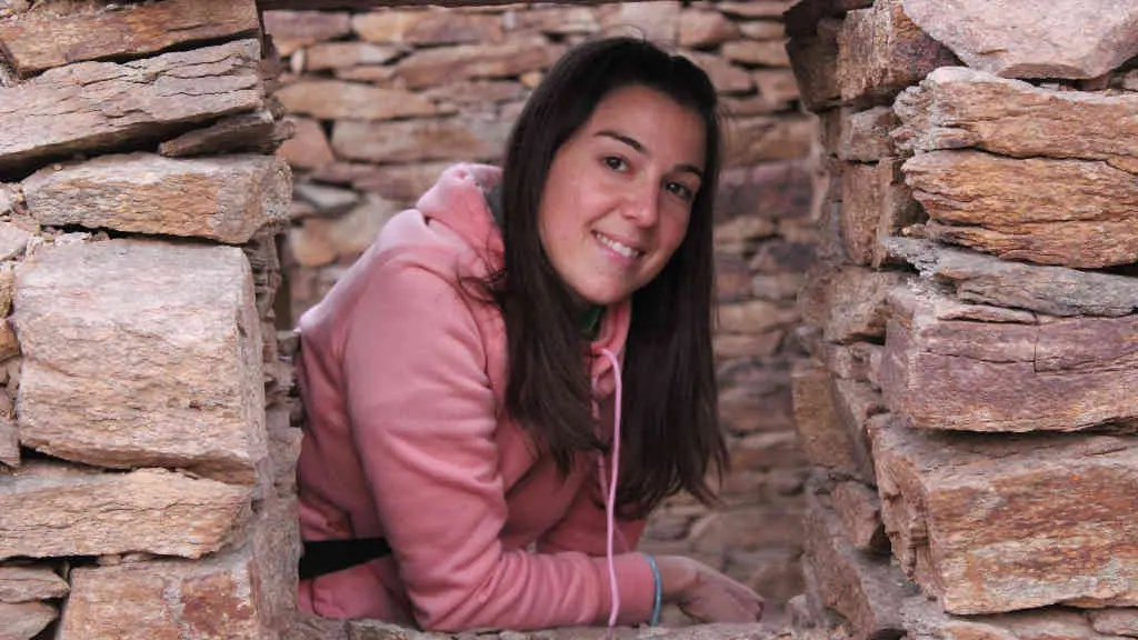 A arque&oacute;loga galega Vanesa Trev&iacute;n Pita nun dos xacementos no que traballa (Sikait Project).