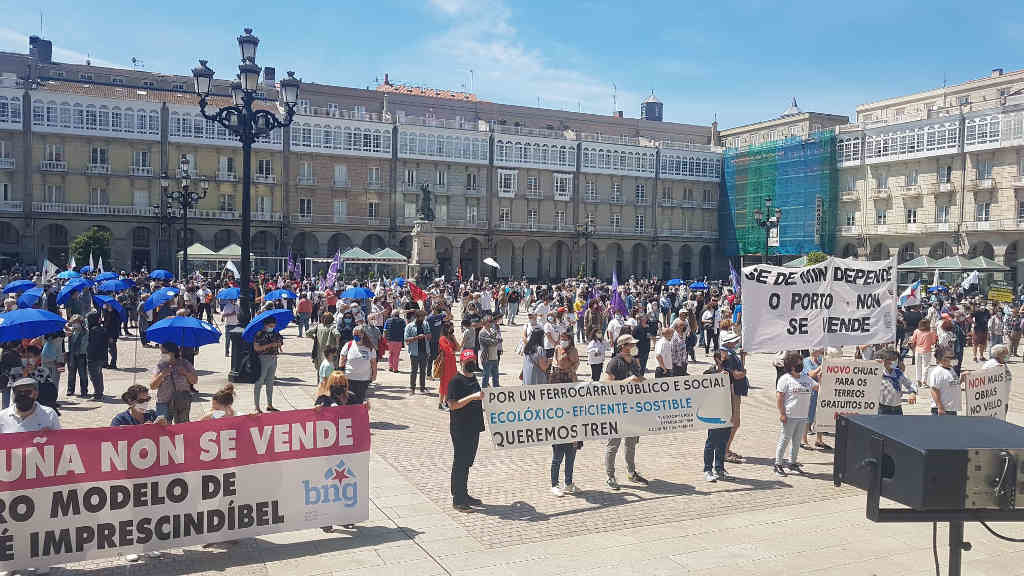 A manifestación rematou na praza María Pita da Coruña (Nós Diario).
