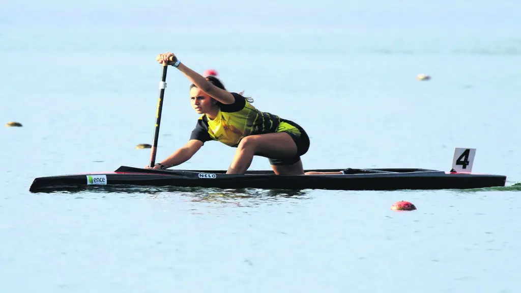 Alba Rodr&iacute;guez (Club Pirag&uuml;ismo Poio Pescamar) obtivo a medalla de prata no Cadete A C1. (Foto: Fegapi).