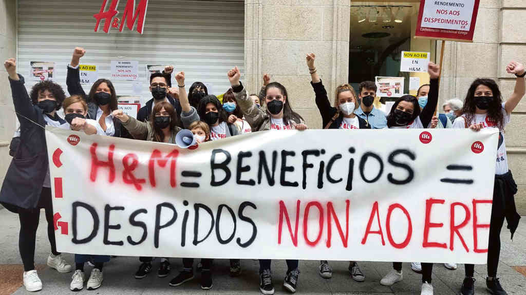 Traballadoras e traballadores de H&M durante unha mobilización na cidade de Ourense (Nós Diario).