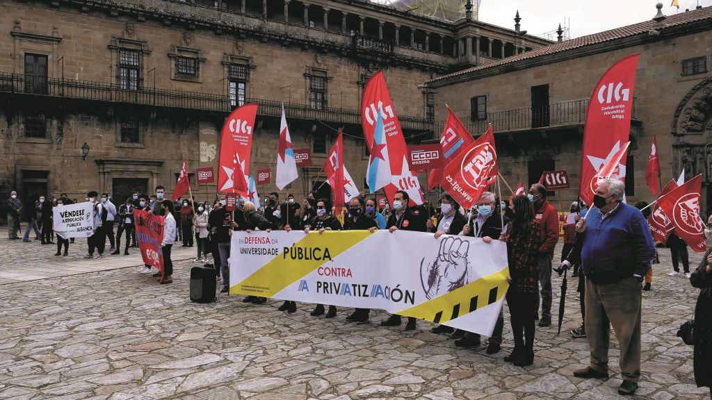 Concentración en Compostela da Plataforma Galega en Defensa da Universidade Pública. (Foto: Arxina).