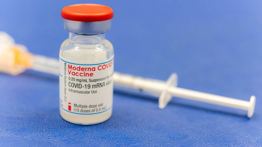 Unha vacina da farmacéutica Moderna. (Foto: Mohssen Assanimoghaddam / dpa) #farmacéutica  #moderna #adolescentes #vacina #coronavirus #covid19