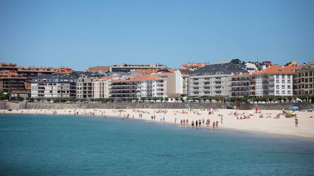 As praias atraen ao público galego nesta desescalada paulatina. (Foto: Beatriz Ciscar / Europa Press) #desconfinamento #restricións #galiza #praias #coronavirus #pandemia #covid19 #sanxenxo #limitacións #comitéclínico