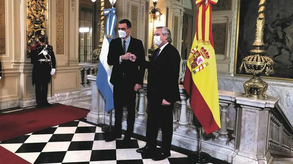 O presidente espa&ntilde;ol, Pedro S&aacute;nchez, xunto ao seu hom&oacute;logo arxentino, Alberto Fer&aacute;ndez. (Foto: Moncloa)