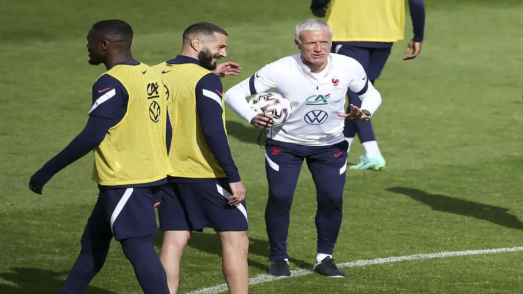 O regreso de Benzem&aacute; seis anos despois permitir&aacute; Deschamps configurar un m&aacute;xico tridente ofensivo con Griezmann e Mbapp&eacute;. (Foto: EP).