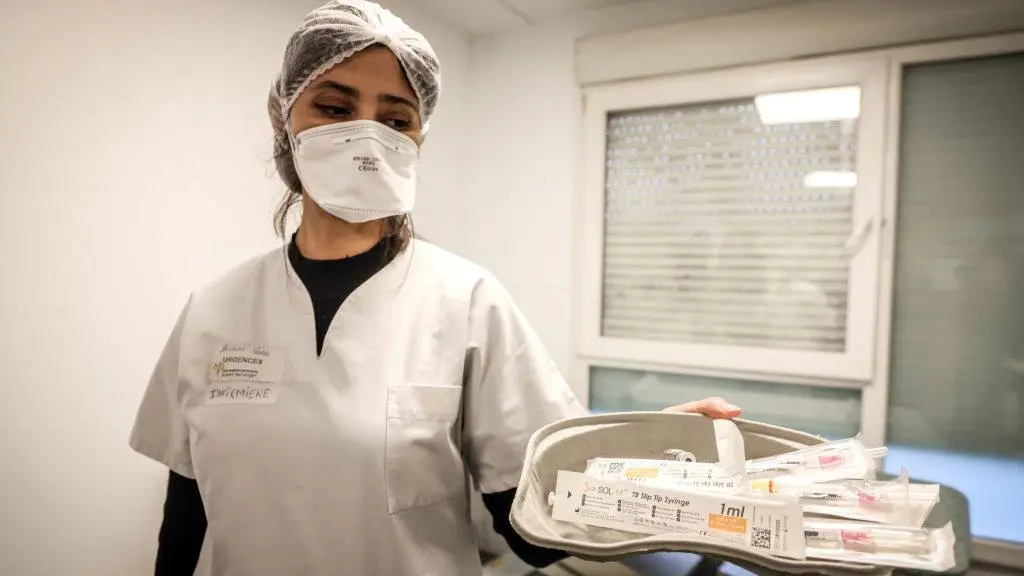 Persoal de enfermar&iacute;a nunha instalaci&oacute;n sanitaria gala. (Foto: Lub Nobout / Zuma Press / ContactoPhoto) #sa&uacute;de #sanidade #sergas #enfermar&iacute;a #coronavirus #hospital