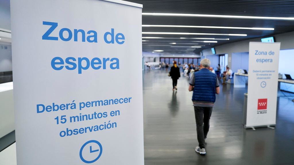 Un centro de vacinación habilitado en Madrid. (Foto: A. Pérez Meca / Europa Press) #pfizer #oms #vacina #coronavirus #efectossecundarios