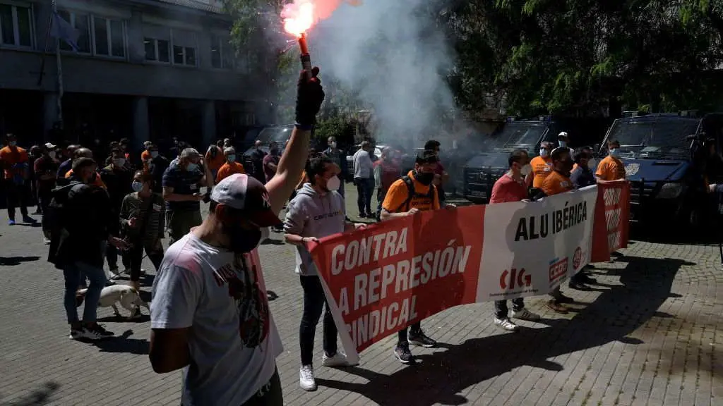 Protesta do comit&eacute; de Aluib&eacute;rica. (Foto: M. Dylan / Europa Press) #alcoa #aluib&eacute;rica #parter #laboral #conflito #audiencianacional