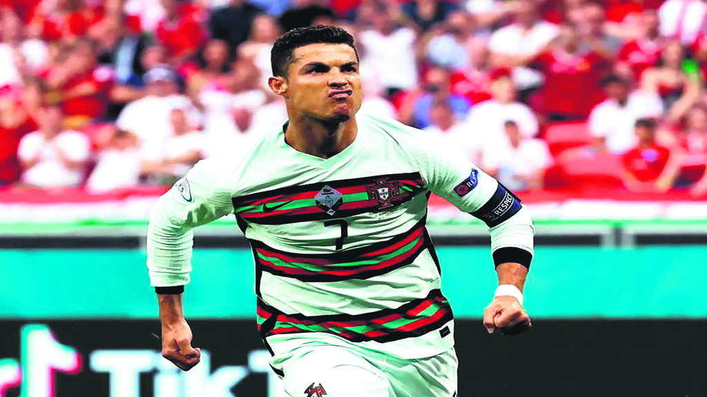 Cristiano Ronaldo, que nunca falla nas grandes citas, anotou dous tantos no triunfo luso ante Hungría. (Foto: UEFA).