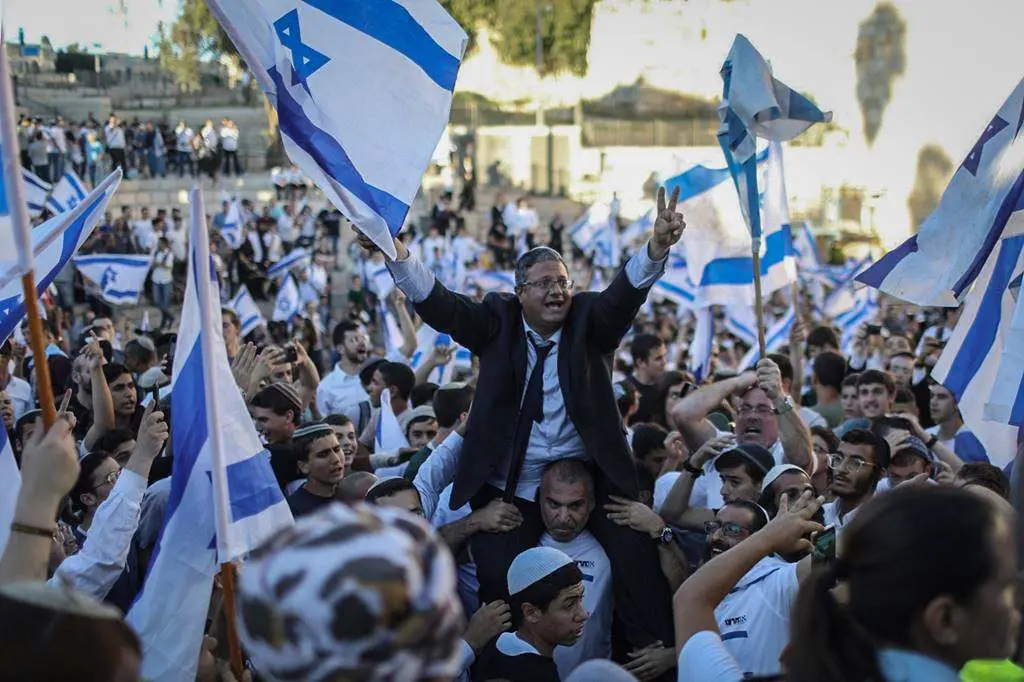 EuropaPress_3783182_15_june_2021_israel_jerusalem_people_wave_flags_of_israel_during_the