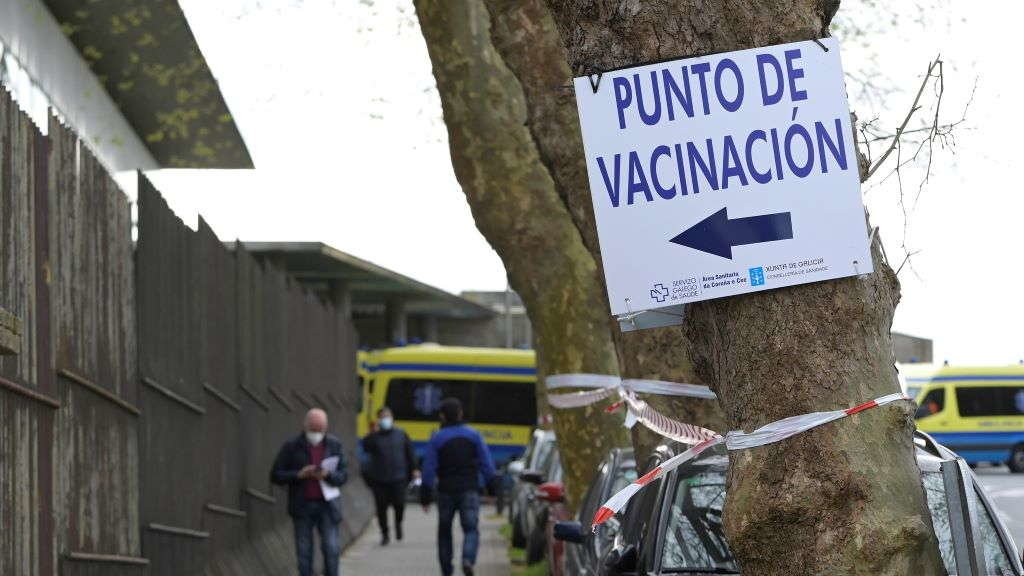 Indicador dun punto de vacinación na Coruña. (Foto: M. Dylan Europa Press) #vacinación #vacina #saúde #restricións #coronavirus #xunta