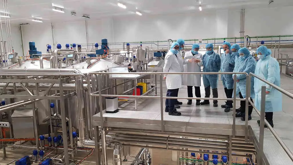 O conselleiro de Medio Rural, Jos&eacute; Gonz&aacute;lez, durante unha visita a Queixer&iacute;a Entrepinares, en Vilalba, en xaneiro de 2020 (Xunta da Galiza).