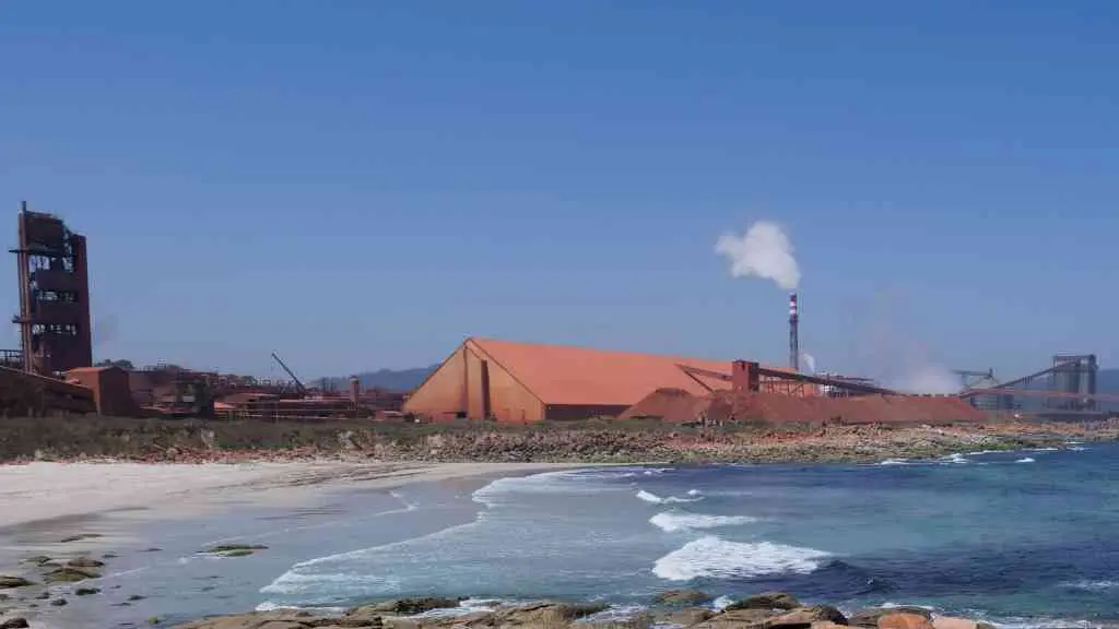 Planta de Alcoa en San Cibrao (Cervo) (Foto: Arxina).