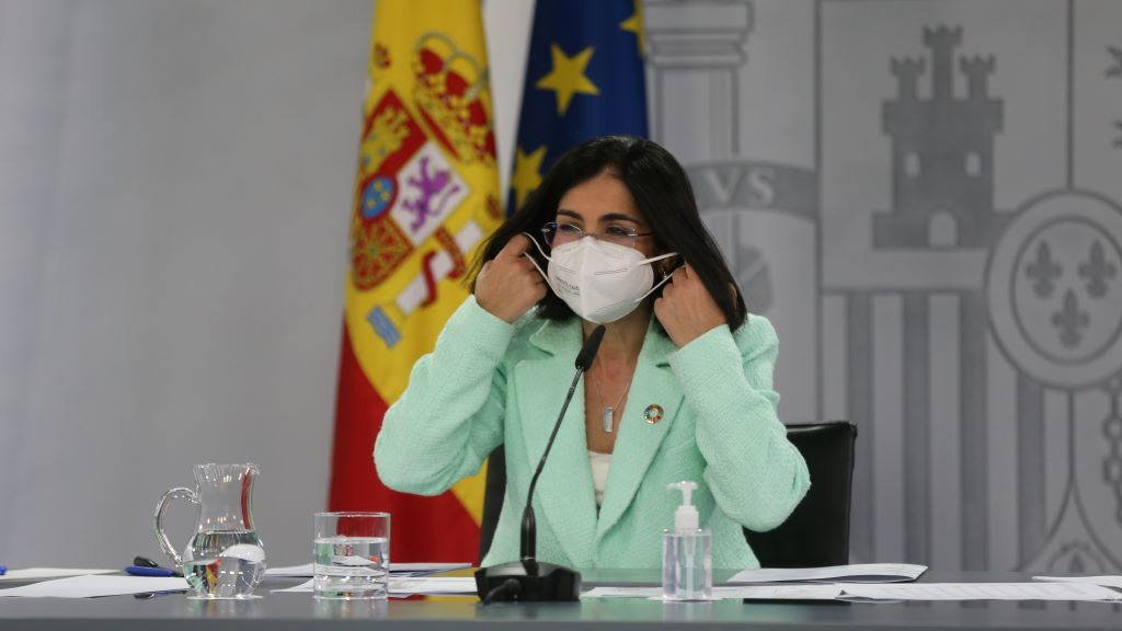 A ministra Carolina Darias coa súa máscara na rolda de prensa desta cuarta feira. (Foto: I. Infantes / Pool / Europa Press) #carolinadarias #sanidade #máscara #restricións #coronavirus #covid19
