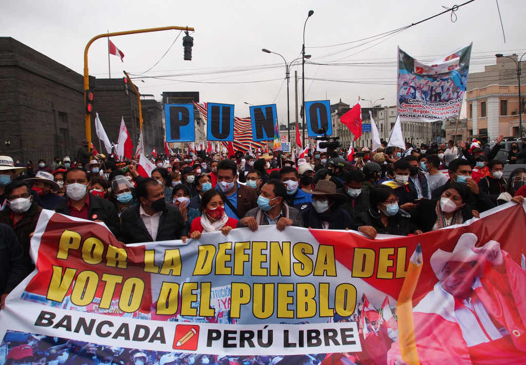 Marcha o pasado sábado para demandar o recoñecemento da vitoria de Pedro Castillo. (Foto: Carlos Garcia Granthon / ZUMA Wire / DPA)