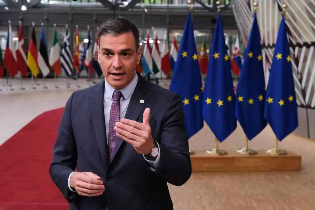 O presidente espa&ntilde;ol, Pedro S&aacute;nchez, en rolda de prensa no Consello de Europa (Foto: Alexandros Michailidis / DPA)