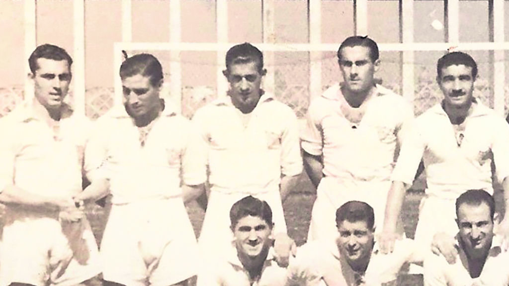O Sevilla FC posa en Riazor antes da disputa da primeira edición do Trofeo Teresa Herrera, no ano 1949 (Foto: Nós Diario).