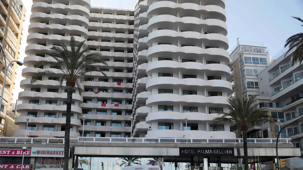 EuropaPress_3814395_28_june_2021_spain_palma_students_stand_on_their_balconies_at_the_hotel