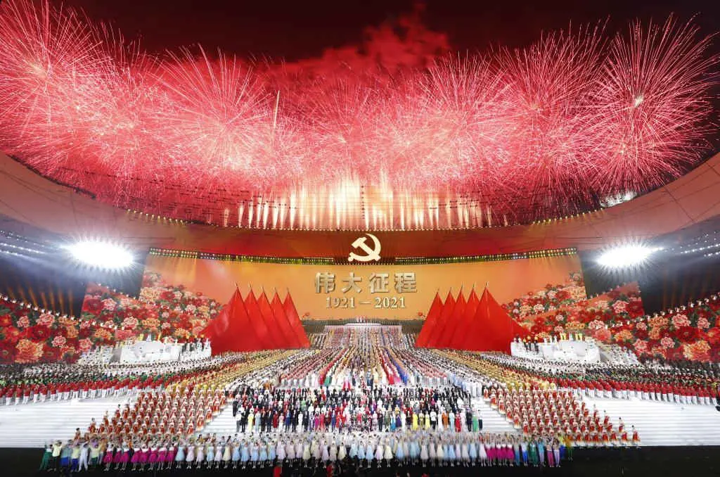 Final do espect&aacute;culo que decorreu a segunda feira no Estadio Nacional de Beijing. (Foto: Xinhua / Huang Jingwen)