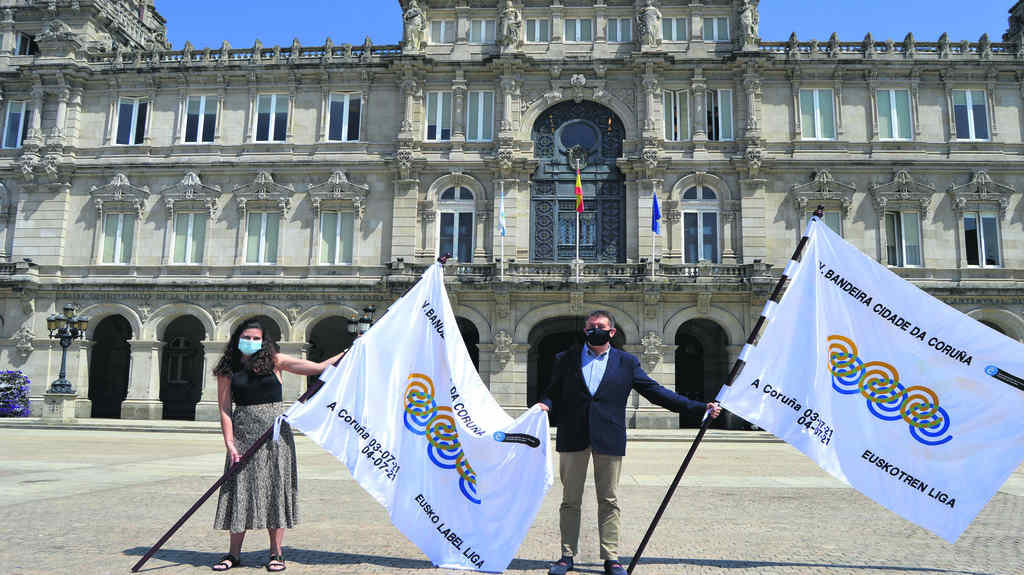 Carmen González e Juan Ignacio Borrego presentaron a proba. (Foto: Turismo da Coruña).