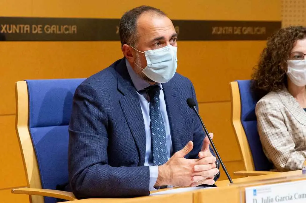 O conselleiro de Sanidade, Julio Garc&iacute;a Comesa&ntilde;a, nunha rolda de prensa na sede da Consellar&iacute;a de Sanidade (Foto: Europa Press).