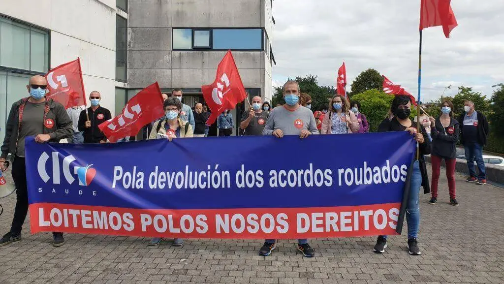 Representantes de CIG-Sa&uacute;de ante a Consellar&iacute;a de Sanidade.