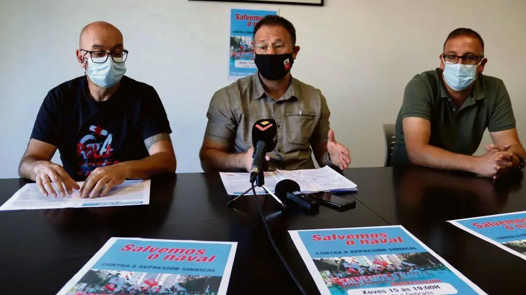 Alberto Gon&ccedil;alves, Paulo Carril e Rafael P&eacute;rez presentando as mobilizaci&oacute;ns en defensa do naval. (Foto: N&oacute;s Diario)