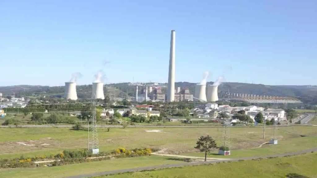 A alta demanda obrigou a activar o ciclo de carb&oacute;n da t&eacute;rmica de Endesa nas Pontes (Foto: Endesa).