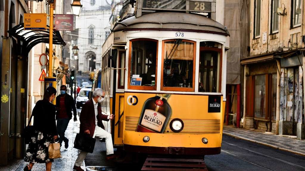 Tranvía no barrio da Baixa, Lisboa (Foto: Jorge Castellanos / Zuma Press / Contactphoto).