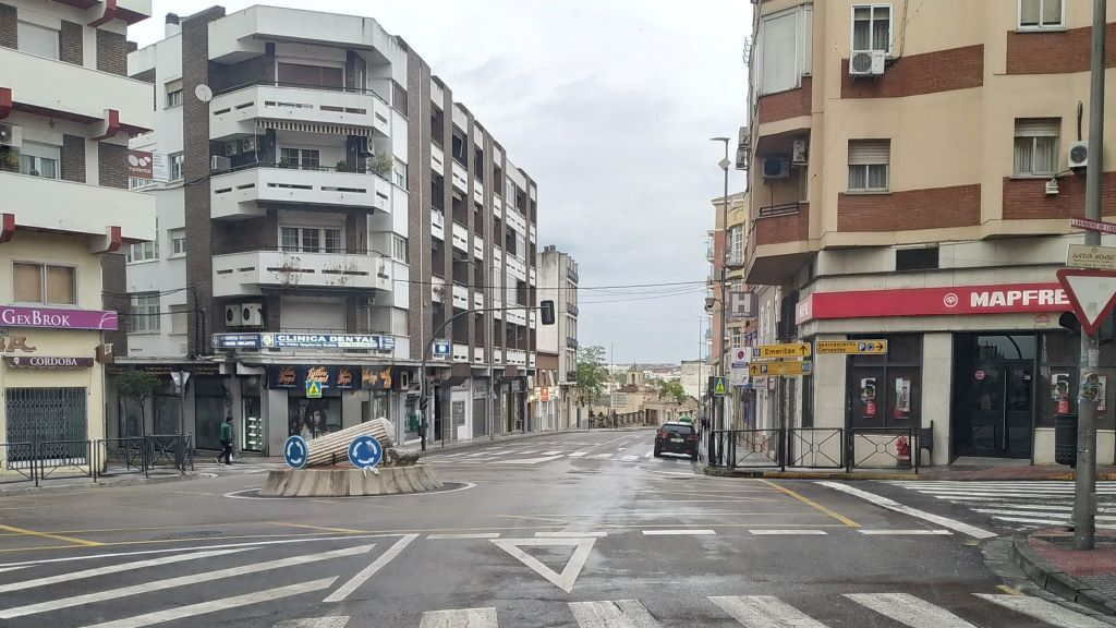 Unha rúa de Mérida case deserta durante o confinamento. (Foto: Europa Press)