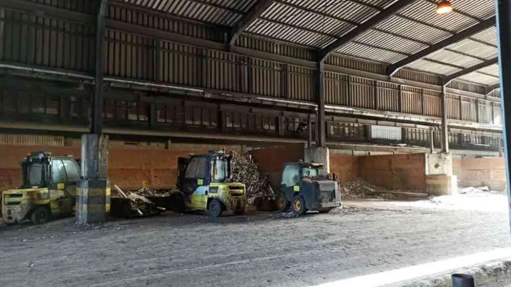 Os traballadores de Alu Ib&eacute;rica exixen as Administraci&oacute;ns unha sa&iacute;da industrial para as plantas, que levan semanas sen case actividade (Foto: Comit&eacute; de empresa de Alu Ib&eacute;rica).