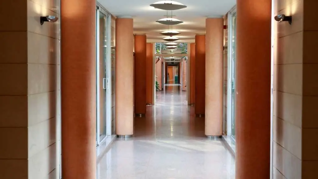 Corredores do edificio administrativo da Xunta en San Caetano, Compostela (Foto: Europa Press).