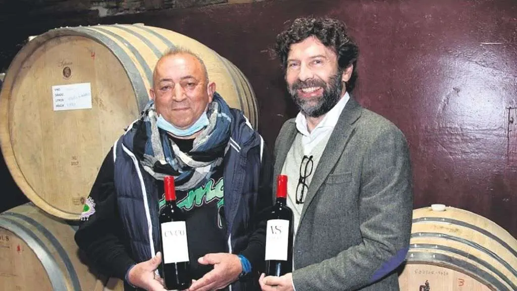 Julio Mourelle, &aacute; dereita, nun evento de Finca M&iacute;llara. (Foto: N&oacute;s Diario) #vi&ntilde;o #adega #juliomourelle #en&oacute;logo #fincam&iacute;llara