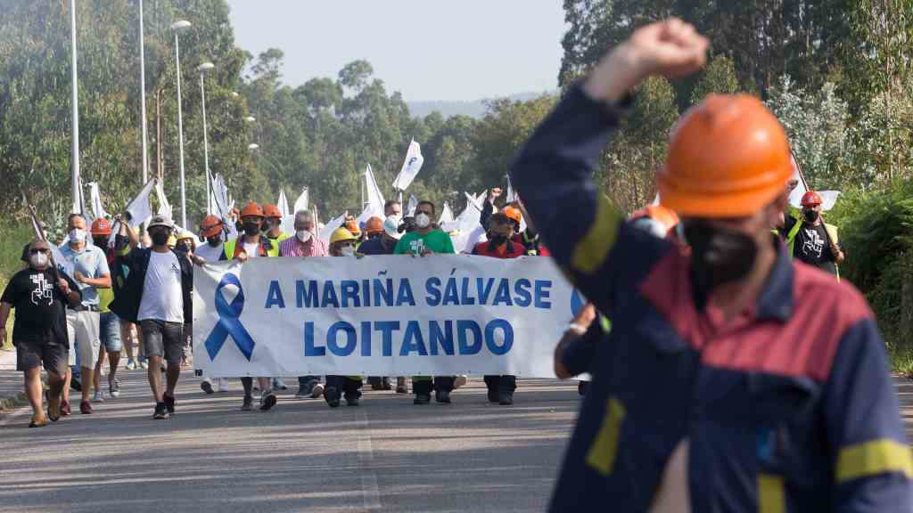 Os traballadores de Alcoa en San Cibrao din que continuarán coas protestas até que o Ministerio de Industria explique os seus plans (Foto: Arxina/Europa Press).